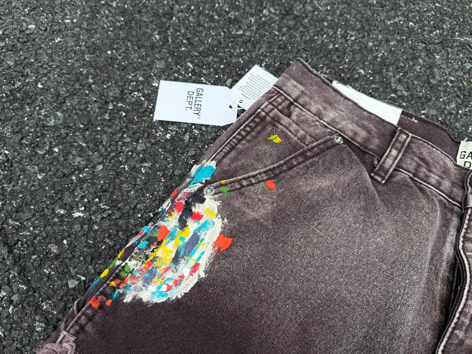P250 (G95 black) (G90 burgundy) (G94 blue) (G91 khaki) GALLERY DEPT. Spliced ​​patchwork splash-ink denim flared pants washed and distressed spliced ​​jeans logging micro-flared jeans men and women same style Code number: 28 30 32 34 36